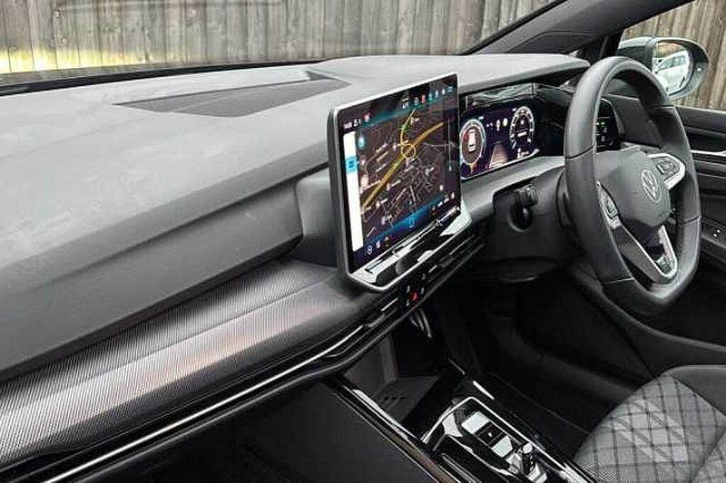 Used VW Golf VIII R-line 150 HP (110 kW) 2025 Black Hatchback