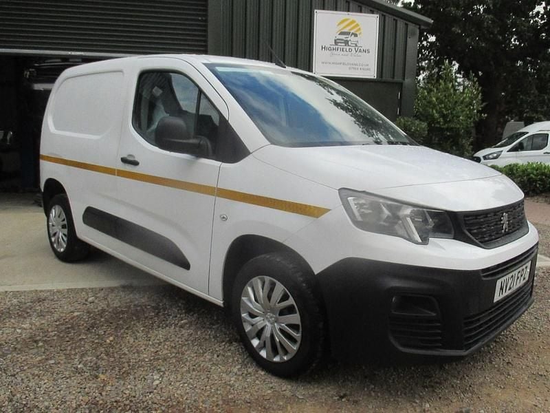 White Used 2020 Peugeot Partner MPV | £8,995 (Fair price) - Image 1/4