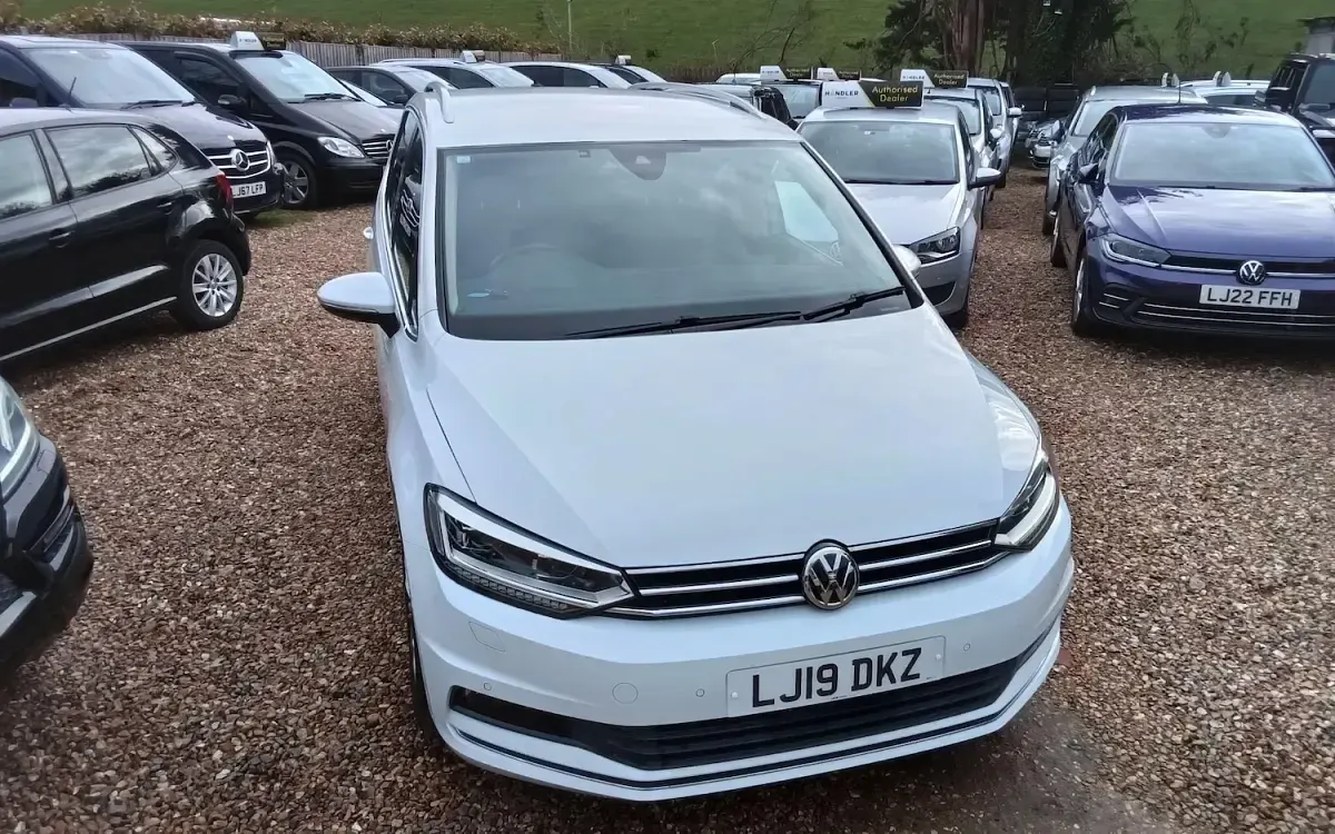 Used VW Touran SEL 150 HP (110 kW) 2019 White MPV