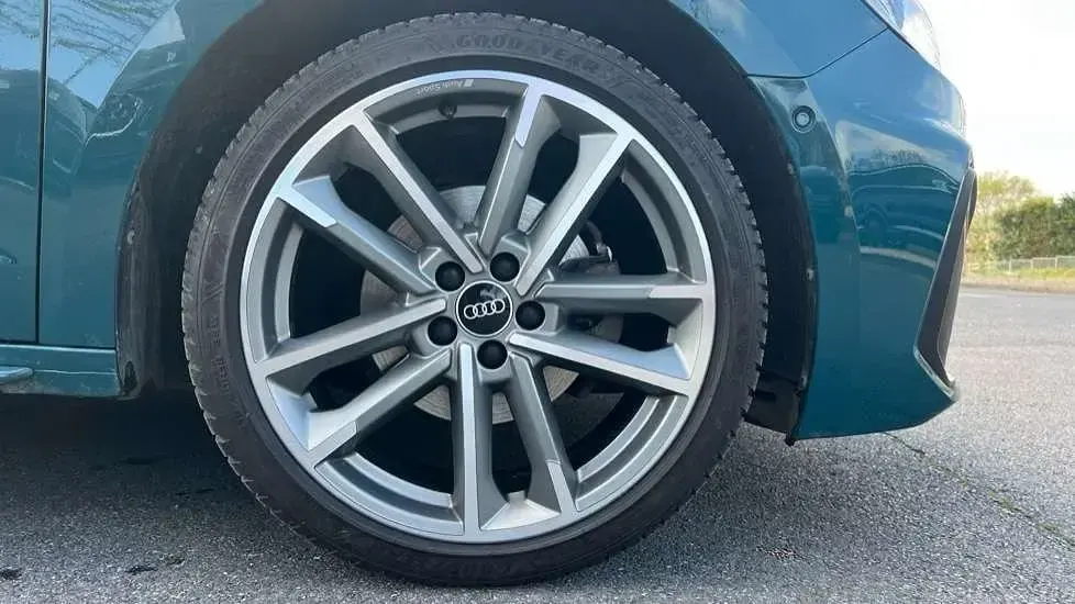 Usado Audi A1 Advanced 110 HP (80 kW) 2021 Verde SUV