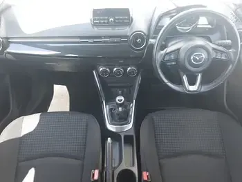 Used Mazda 2 75 HP (55 kW) 2019 White Hatchback