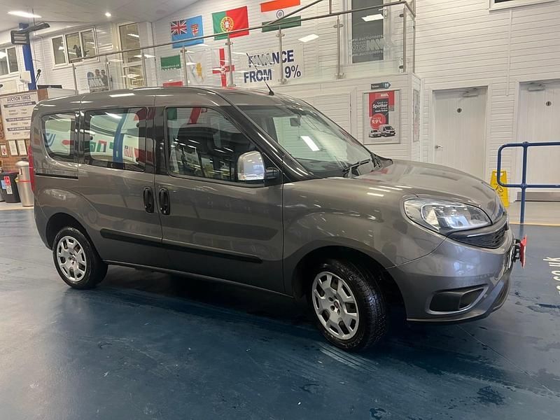 Used Fiat Doblò Easy 95 HP (69 kW) 2017 Grey MPV