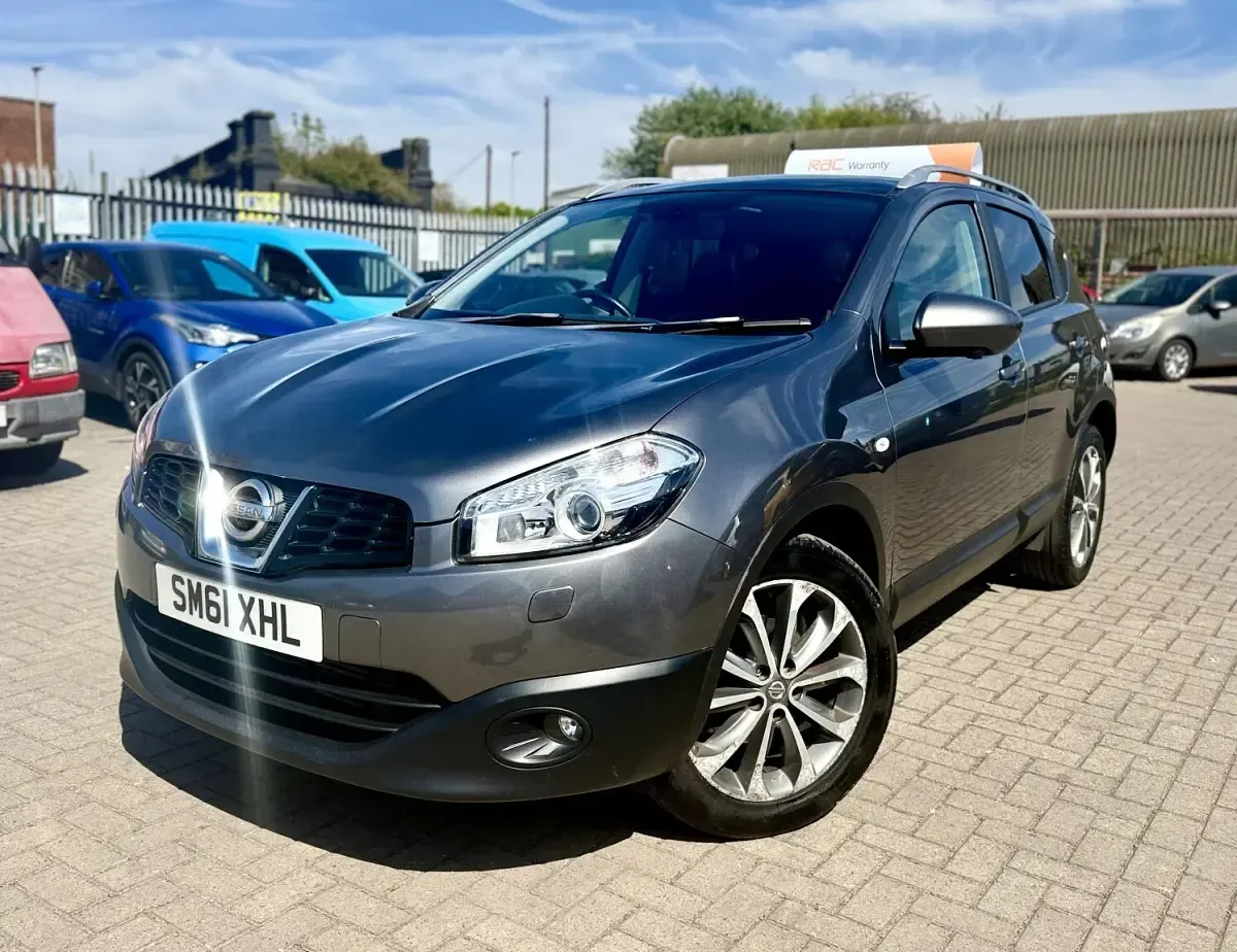Begagnad Nissan Qashqai Tekna 131 HK (96 kW) 2012 Grå SUV