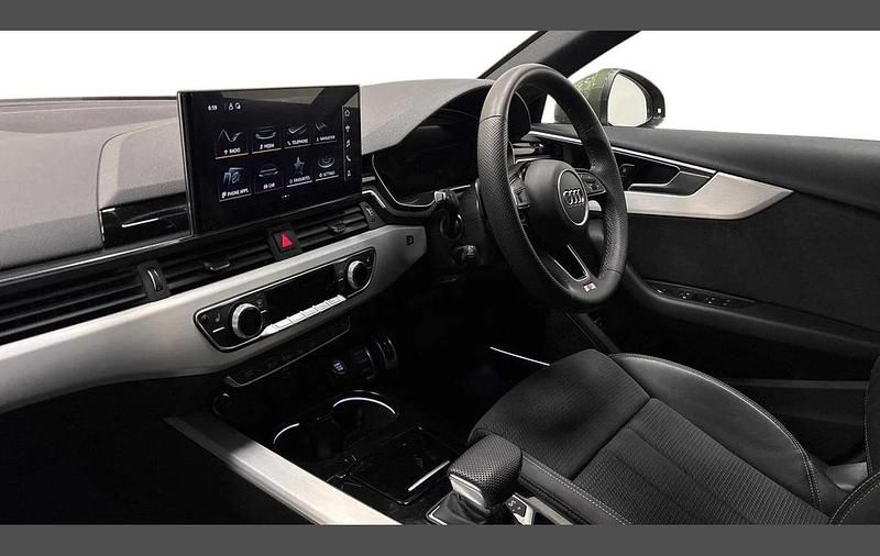 Used Audi A4 S-Line 200 HP (147 kW) 2024 Green Estate