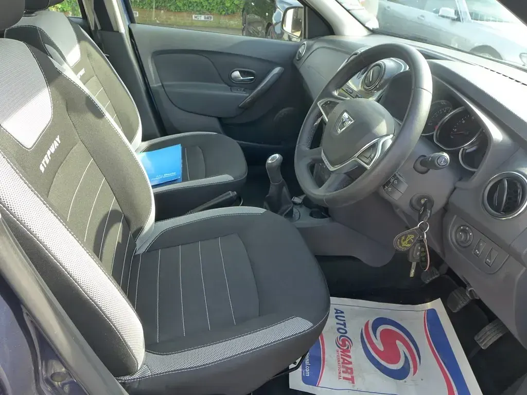 Used Dacia Sandero Comfort 90 HP (66 kW) 2018 Blue Hatchback