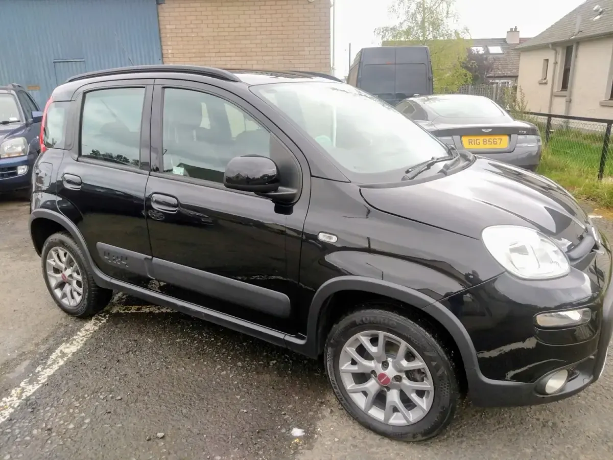 Używany Fiat Panda 4x4 85 KM (62 kW) 2019 Czarny Hatchback