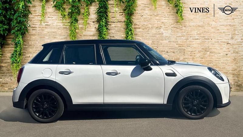 Usado Mini Cooper Classic 134 CV (98 kW) 2022 Blanco Utilitario