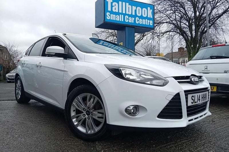 Used Ford Focus Titanium 2014 White Hatchback