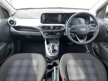 Begagnad Hyundai i10 Premium 2025 Svart Halvkombi