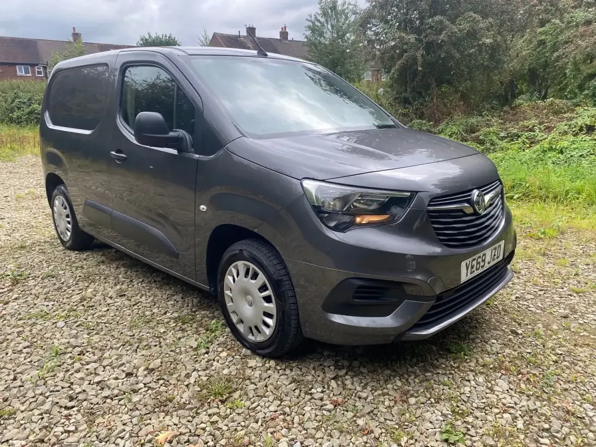 Usado Vauxhall Combo Sportive 2019 Gris Monovolumen