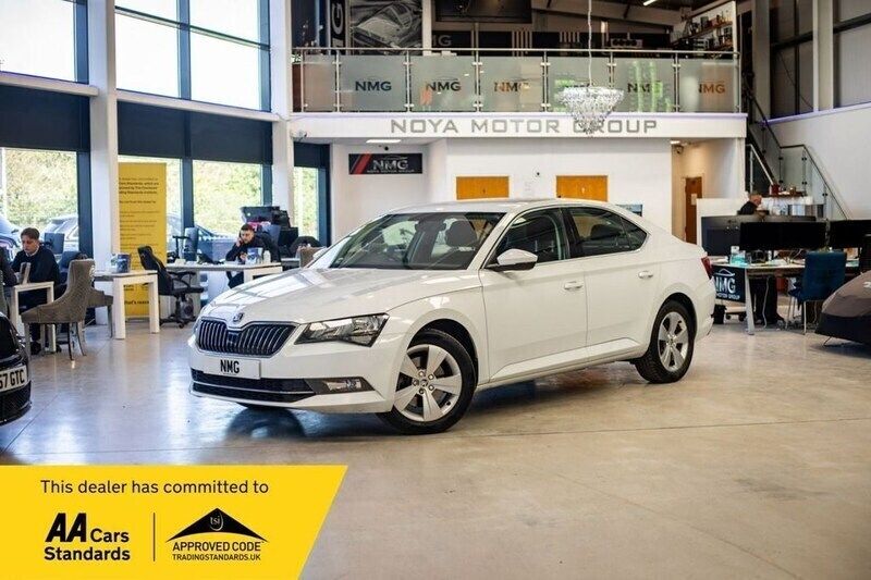 White Used 2016 Skoda Superb SE Hatchback | £9,349 (Fair price) - Image 1/4