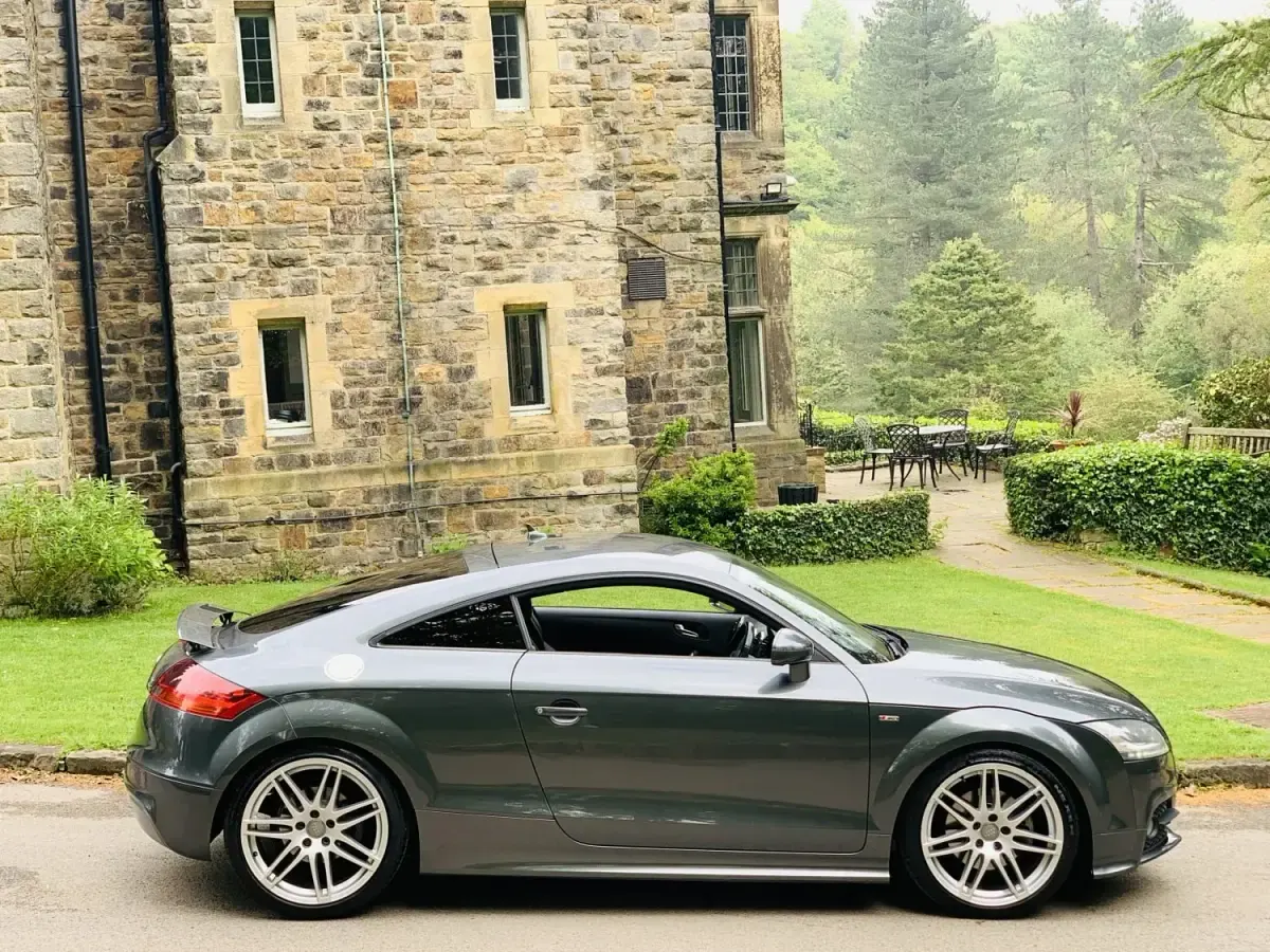 Używany Audi TT Black Edition 170 KM (125 kW) 2012 Szary Coupe