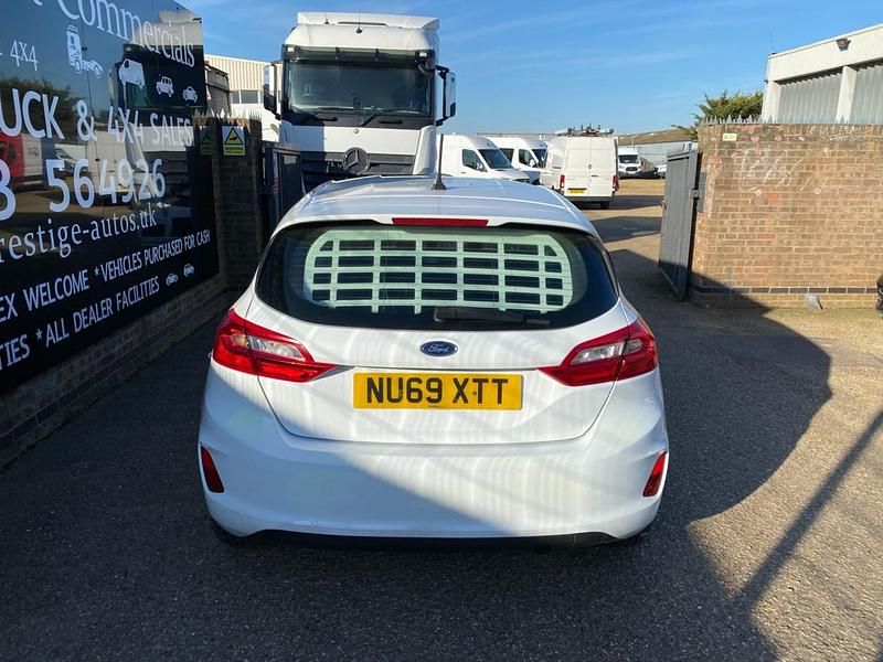 Used Ford Fiesta 85 HP (62 kW) 2019 White Hatchback