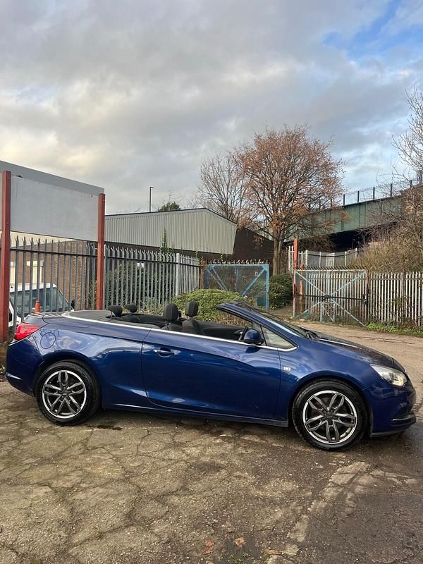 Second-hand Vauxhall Cascada 170 CP (125 kW) 2013 Albastru Cabrio