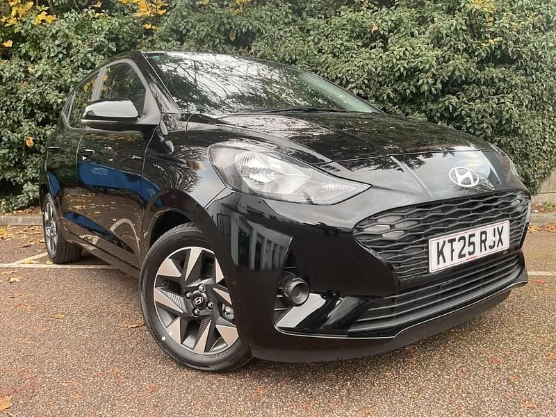 Phantom black New 2025 Hyundai i10 Advanced Hatchback | £16,698 (Fair price) - Image 1/3