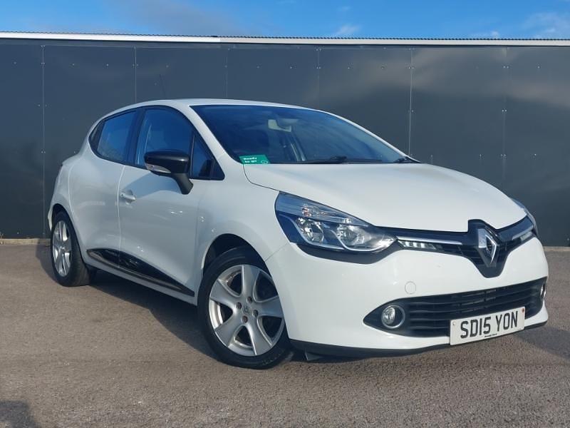 White Used 2015 Renault Clio IV Dynamique Hatchback | £5,698 (Fair price) - Image 1/4