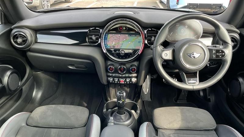 Used Mini Cooper Hatch 136 HP (100 kW) 2024 Green Hatchback