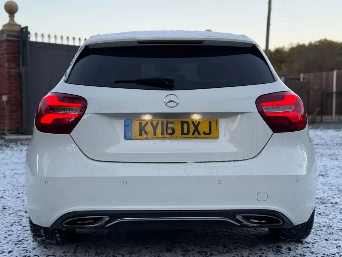 Usado Mercedes A200 Premium 136 HP (100 kW) 2016 Branco Citadino