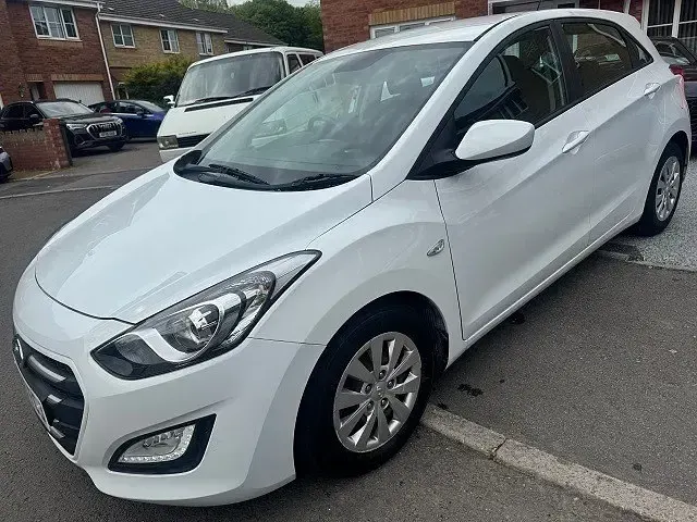 Begagnad Hyundai i30 110 HK (80 kW) 2015 Vit Halvkombi