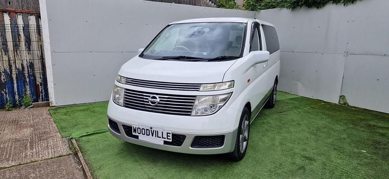 White/silver Used 2015 Nissan Elgrand MPV | £5,495 - Image 1/4