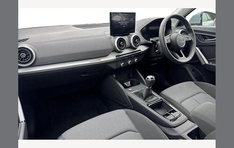 Usado Audi Q2 Sport 116 CV (85 kW) 2025 Gris SUV