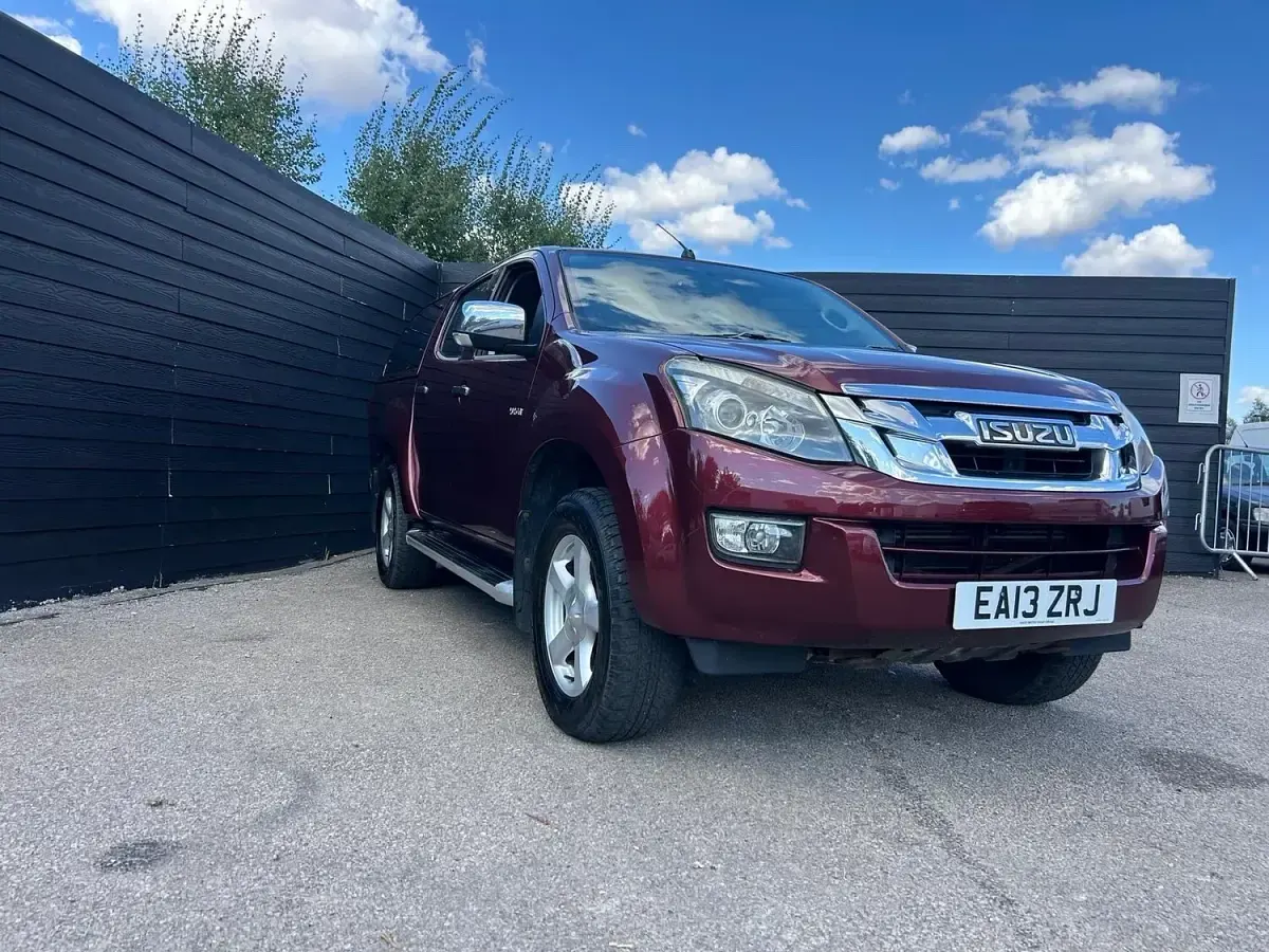 Used Isuzu D-Max 2013 Red Pickup