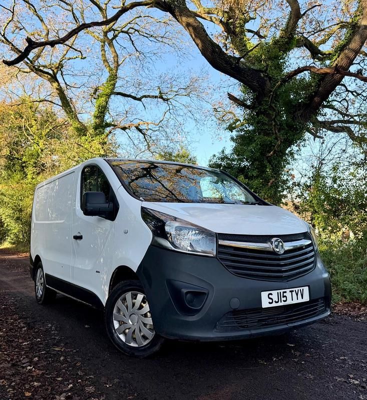 White Used 2015 Vauxhall Vivaro MPV | £5,495 (Super price) - Image 1/4