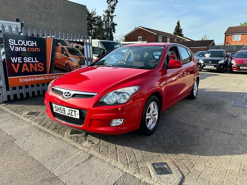 Used Hyundai i30 Comfort 108 HP (79 kW) 2009 Red Hatchback