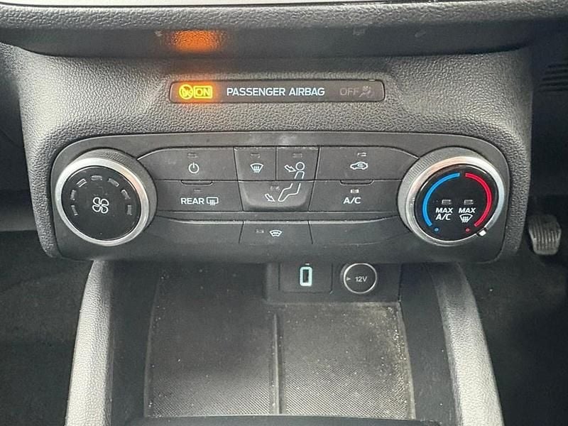 Used Ford Focus Zetec 100 HP (73 kW) 2019 White Hatchback