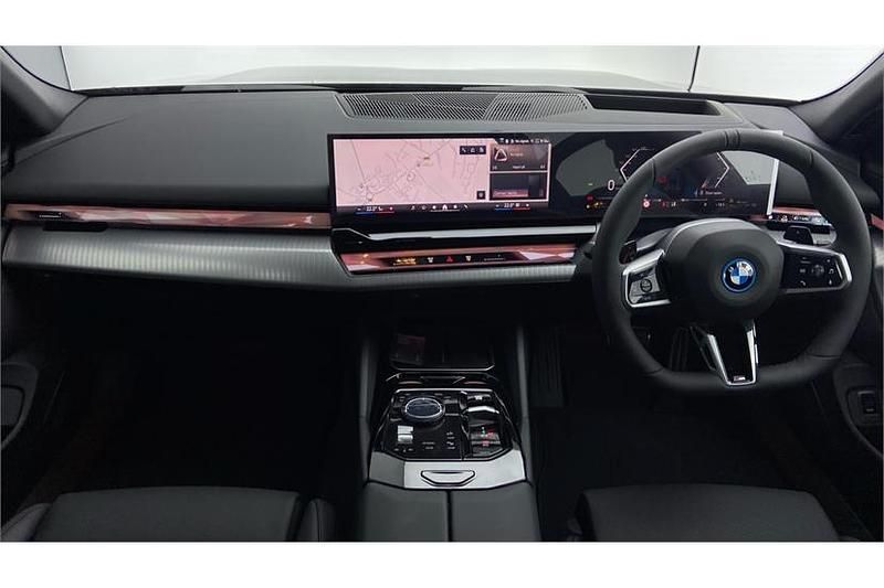 Usado BMW 550e M Sport 489 CV (359 kW) 2026 Negro Familiar