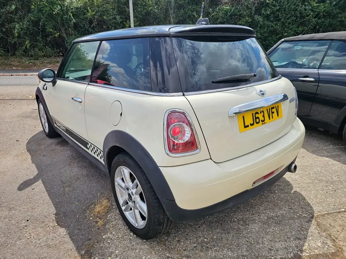 Used Mini Cooper D Hatch 112 HP (82 kW) 2013 White Hatchback
