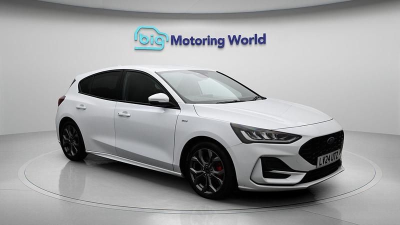 Used Ford Focus ST-Line 155 HP (114 kW) 2024 White Hatchback