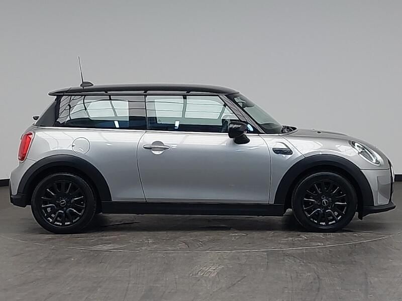 Usado Mini Cooper Classic 136 HP (100 kW) 2023 Prateado Citadino