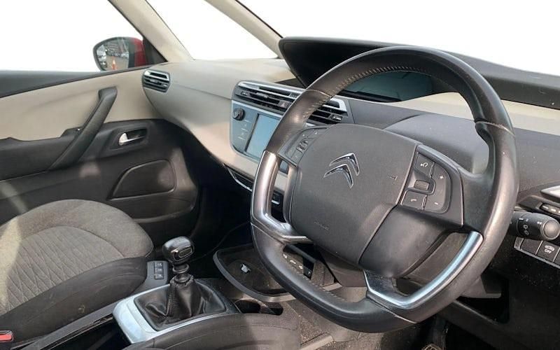 Used Citroën C4 SpaceTourer PureTech 131 HP (96 kW) 2019 Red MPV