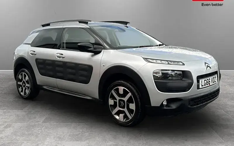 Used Citroën C4 Cactus Flair 99 HP (72 kW) 2017 Hatchback