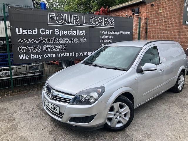 Silver Used 2011 Vauxhall Astra Sportive Hatchback | £3,795 (Fair price) - Image 1/4