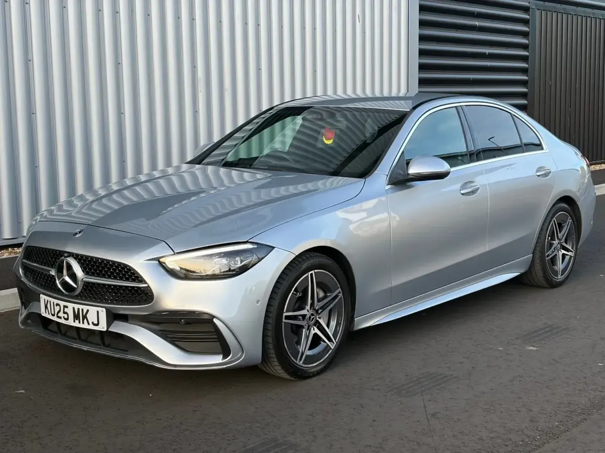 Usado Mercedes C200 AMG line 204 HP (150 kW) 2025 Prateado Sedan