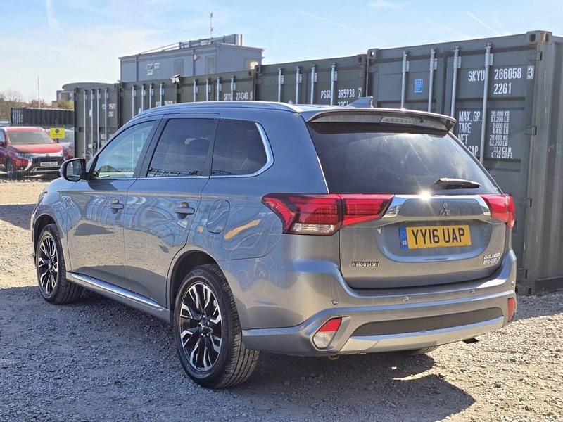 Used Mitsubishi Outlander P-HEV 200 HP (147 kW) 2016 Grey Estate