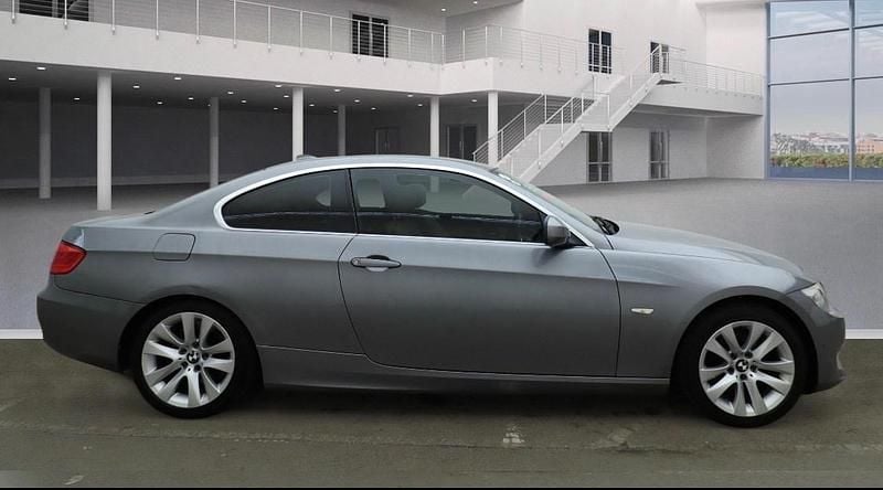 Used BMW 330 Performance 245 HP (180 kW) 2010 Grey Coupe