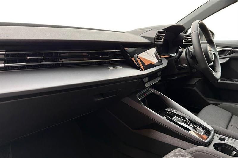 Begagnad Audi A3 Sport 150 HK (110 kW) 2025 Grå Halvkombi