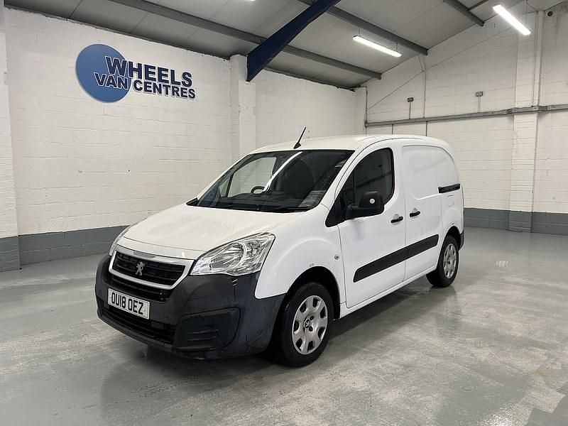White Used 2018 Peugeot Partner MPV | £8,990 (Good price) - Image 1/4