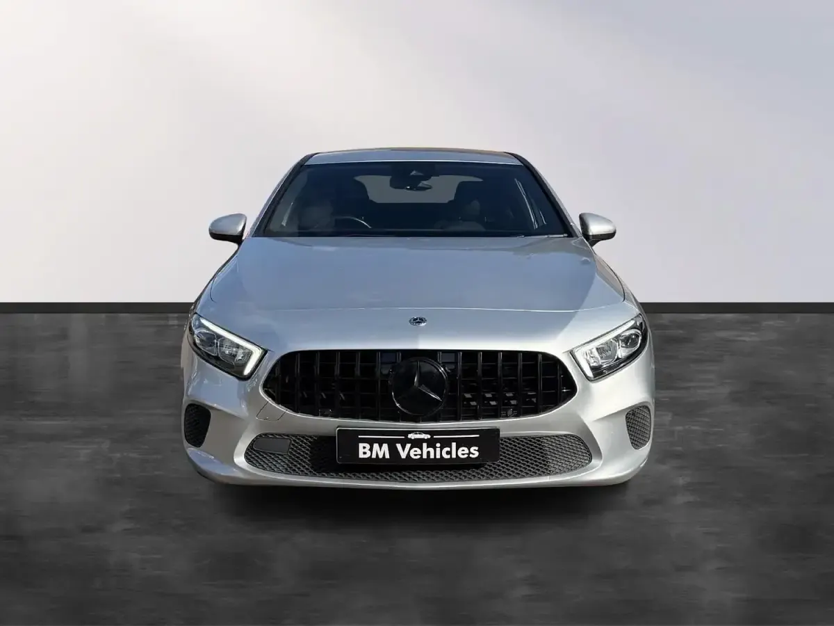 Używany Mercedes A200 2020 Srebrny Sedan/Limuzyna