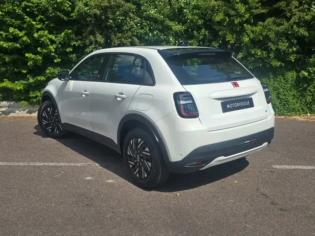 Used Fiat 600 Red 114 kW (156 HP) 2024 White Hatchback