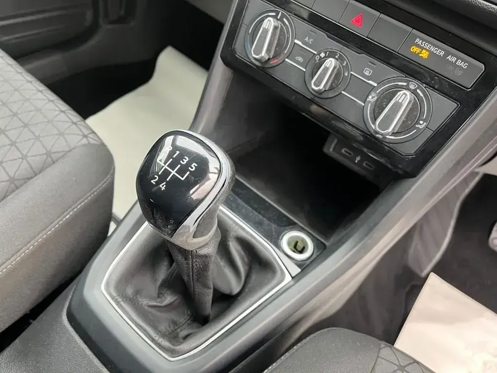 Usado VW T-Cross SE 95 HP (69 kW) 2022 Cinzento SUV