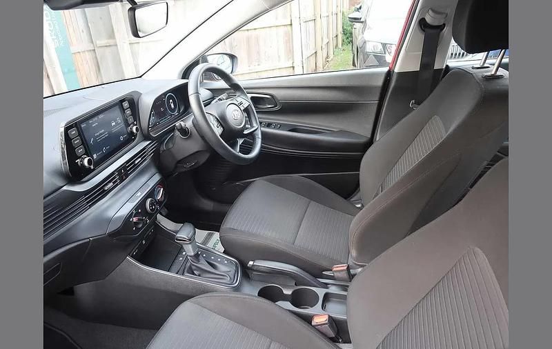 Used Hyundai i20 SE 99 HP (72 kW) 2023 Red Hatchback