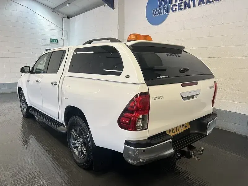 Second-hand Toyota HiLux 2021 Alb Pickup