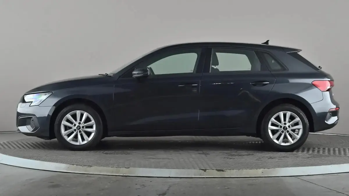 Usado Audi A3 Premium 110 HP (80 kW) 2022 Cinzento Sedan