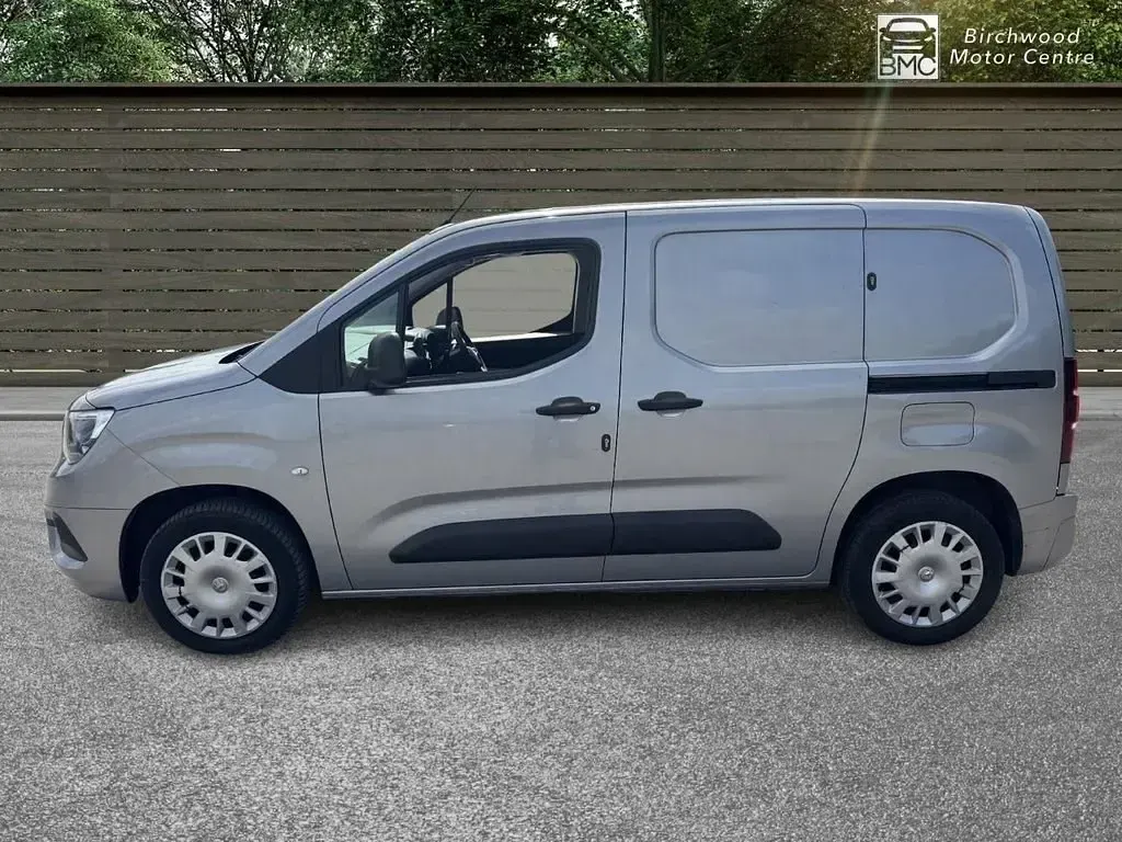 Używany Vauxhall Combo Sportive 110 KM (80 kW) 2019 Szary Minivan