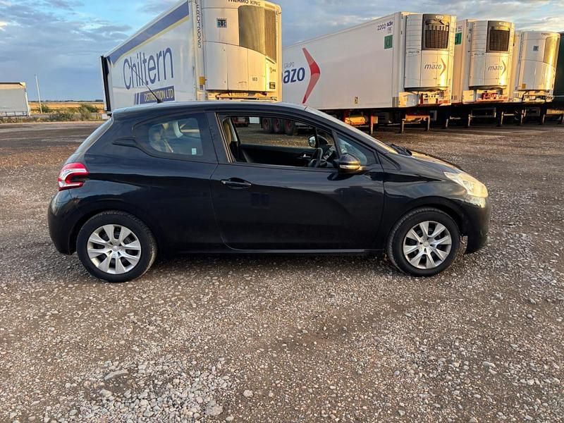 Used Peugeot 208 Access 82 HP (60 kW) 2012 Black Hatchback
