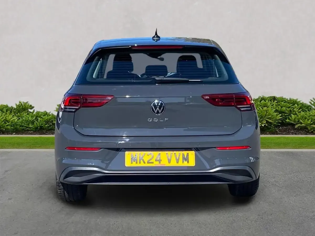 Używany VW Golf VIII S 130 KM (95 kW) 2024 Szary Hatchback